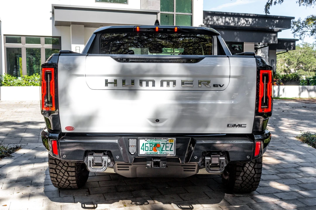 2022 GMC Hummer EV - Image 7 of 31