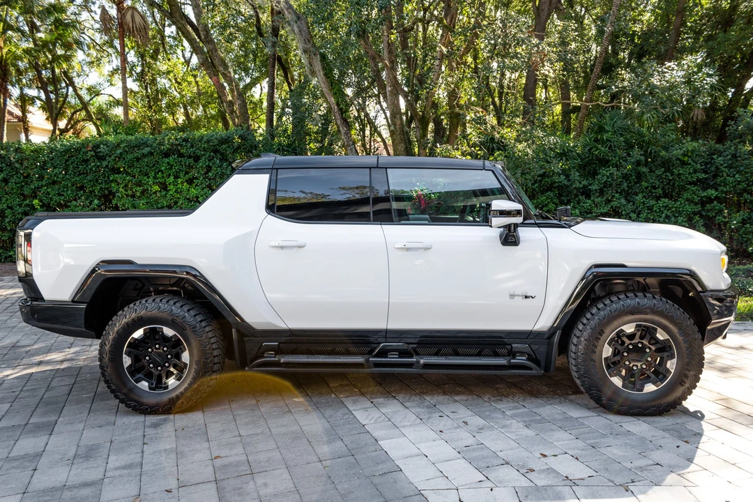 2022 GMC Hummer EV - Image 5 of 31