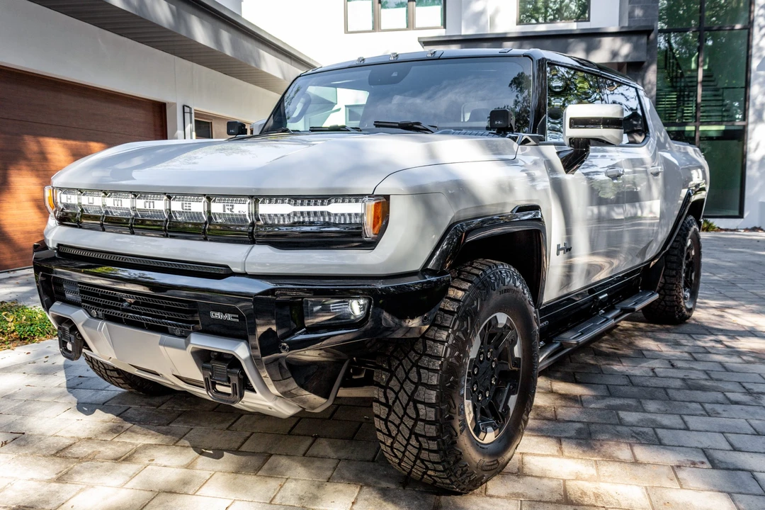 2022 GMC Hummer EV - Image 2 of 31