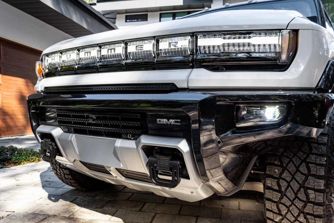 2022 GMC Hummer EV - Image 14 of 31