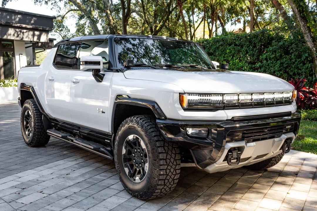 2022 GMC Hummer EV - Image 4 of 31
