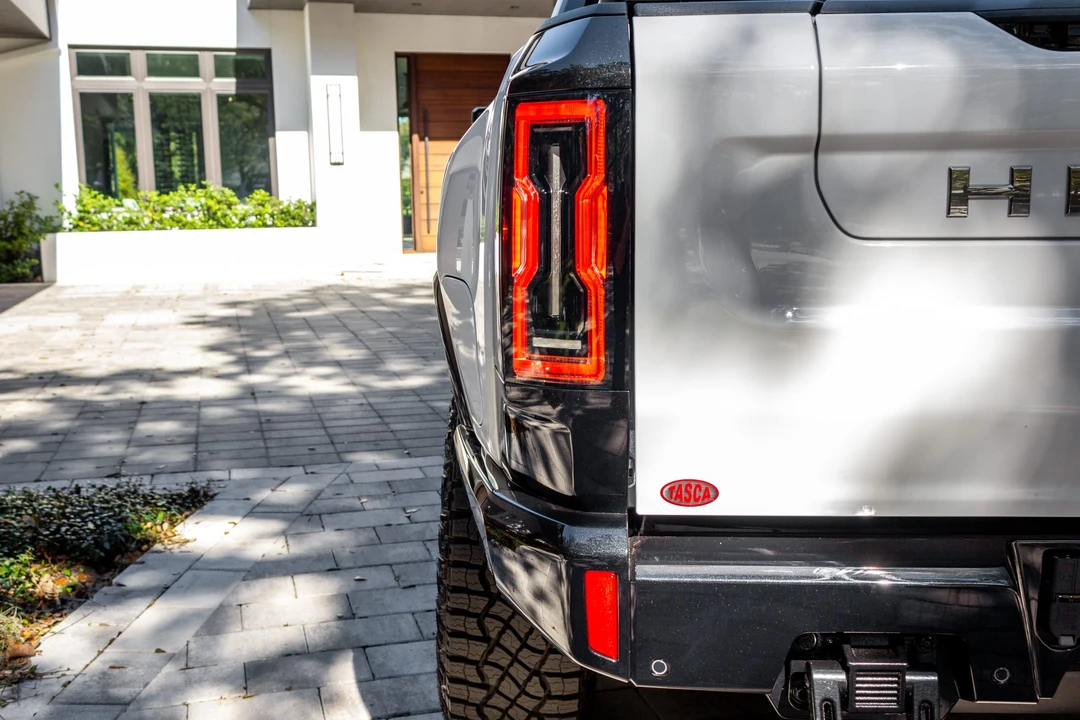 2022 GMC Hummer EV - Image 22 of 31