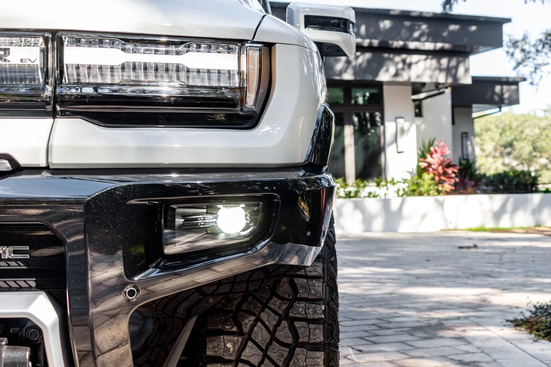 2022 GMC Hummer EV - Image 18 of 31