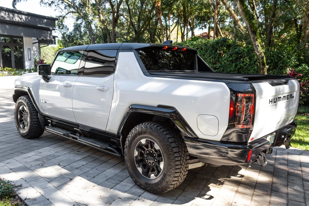 2022 GMC Hummer EV - Image 8 of 31