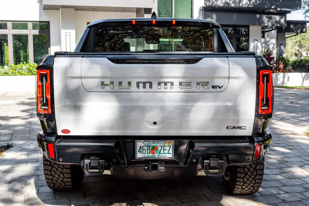 2022 GMC Hummer EV - Image 21 of 31