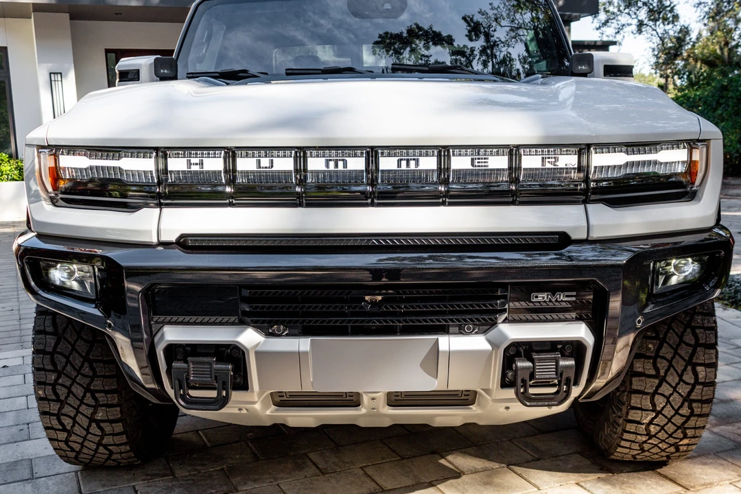 2022 GMC Hummer EV - Image 16 of 31