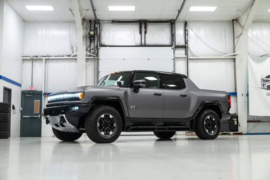 2022 GMC Hummer EV - Image 5 of 31