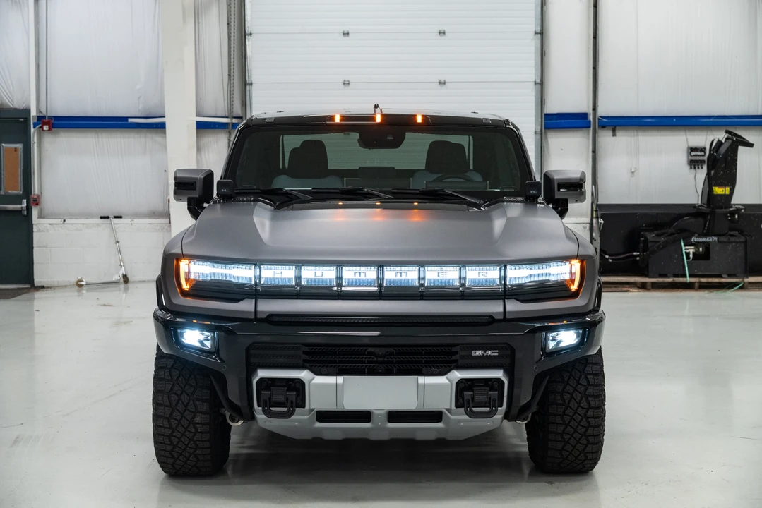 2022 GMC Hummer EV - Image 7 of 31