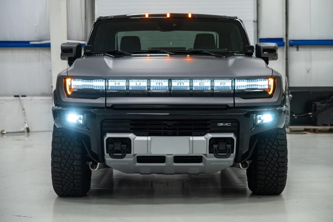 2022 GMC Hummer EV - Image 10 of 31
