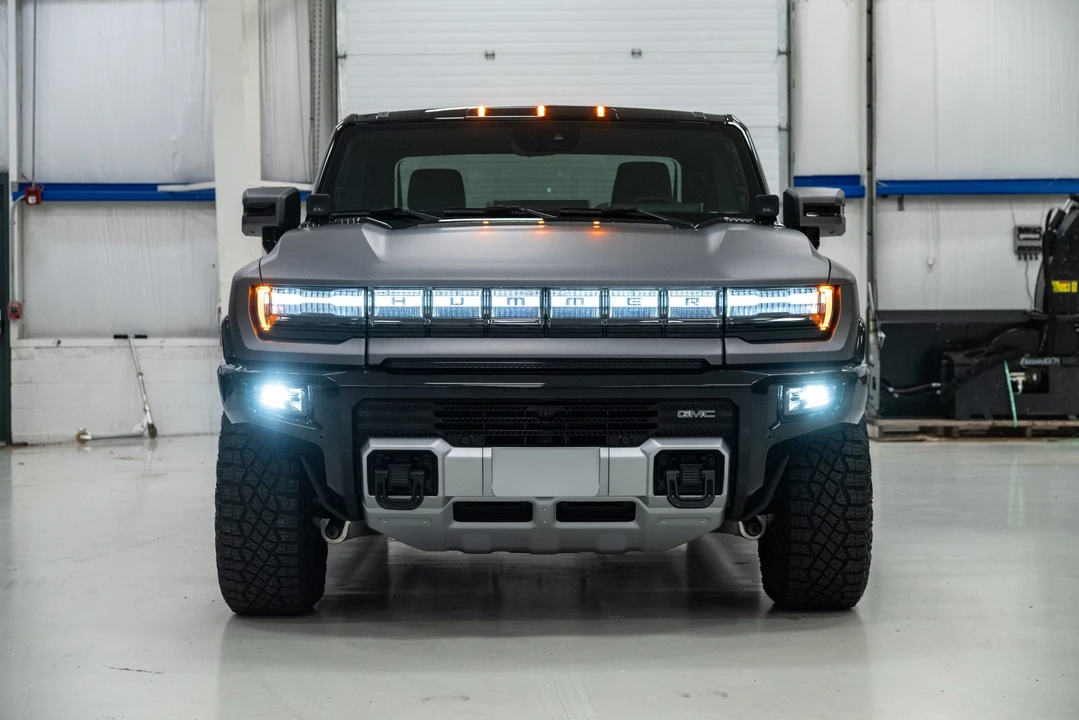 2022 GMC Hummer EV - Image 9 of 31