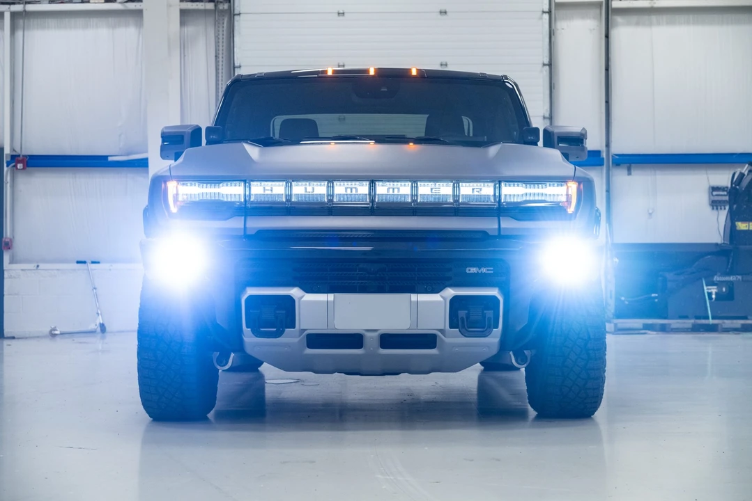 2022 GMC Hummer EV - Image 11 of 31