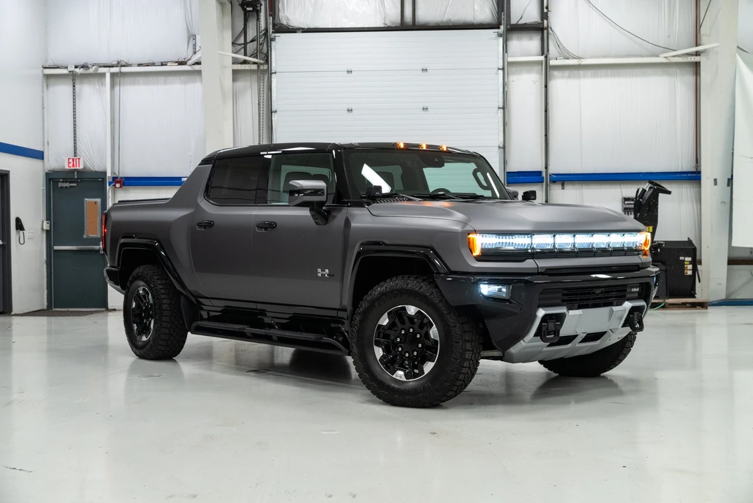 2022 GMC Hummer EV - Image 12 of 31