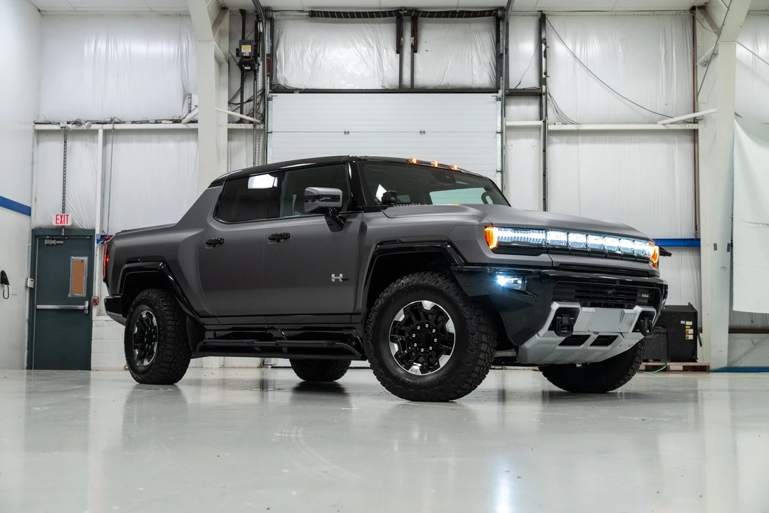 2022 GMC Hummer EV - Image 15 of 31