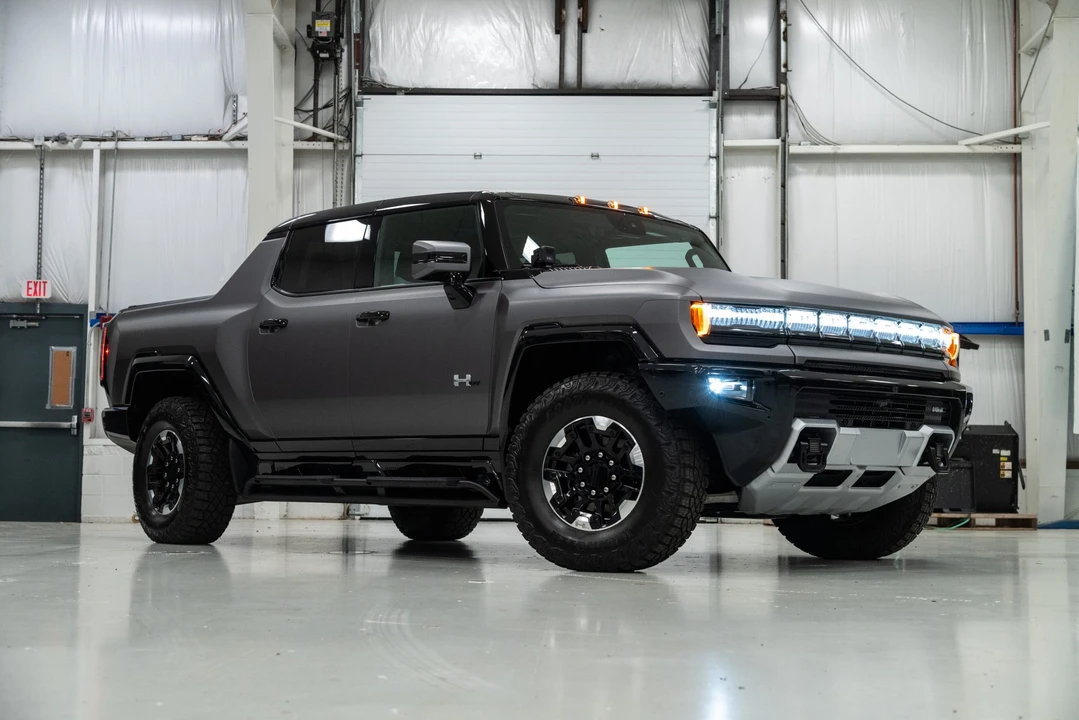 2022 GMC Hummer EV - Image 13 of 31