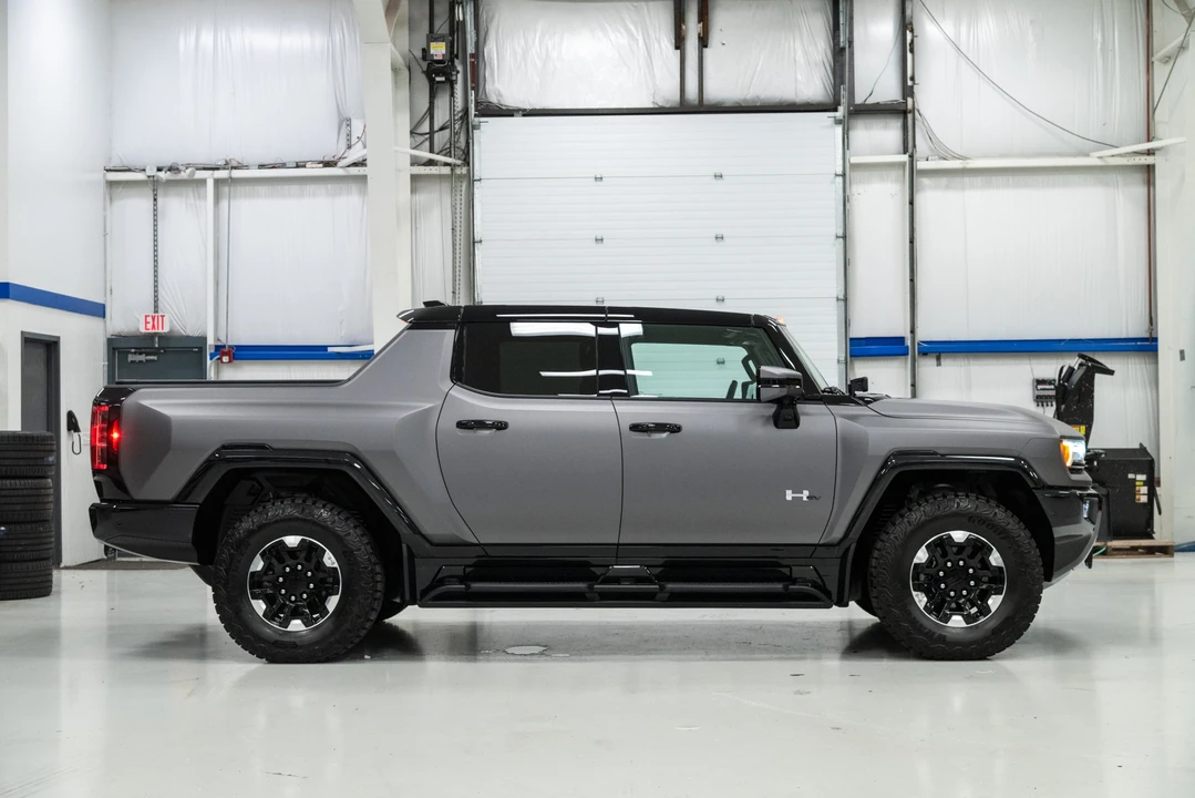 2022 GMC Hummer EV - Image 18 of 31