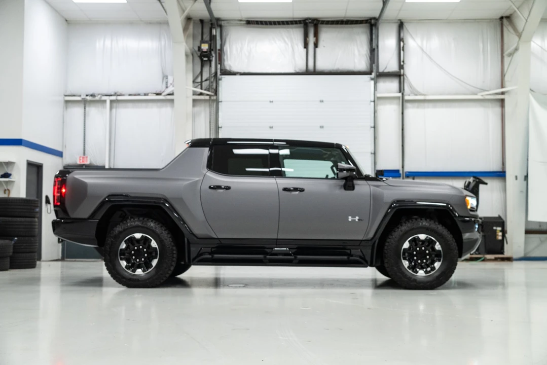 2022 GMC Hummer EV - Image 19 of 31