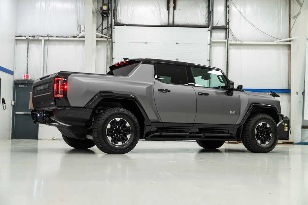 2022 GMC Hummer EV - Image 21 of 31