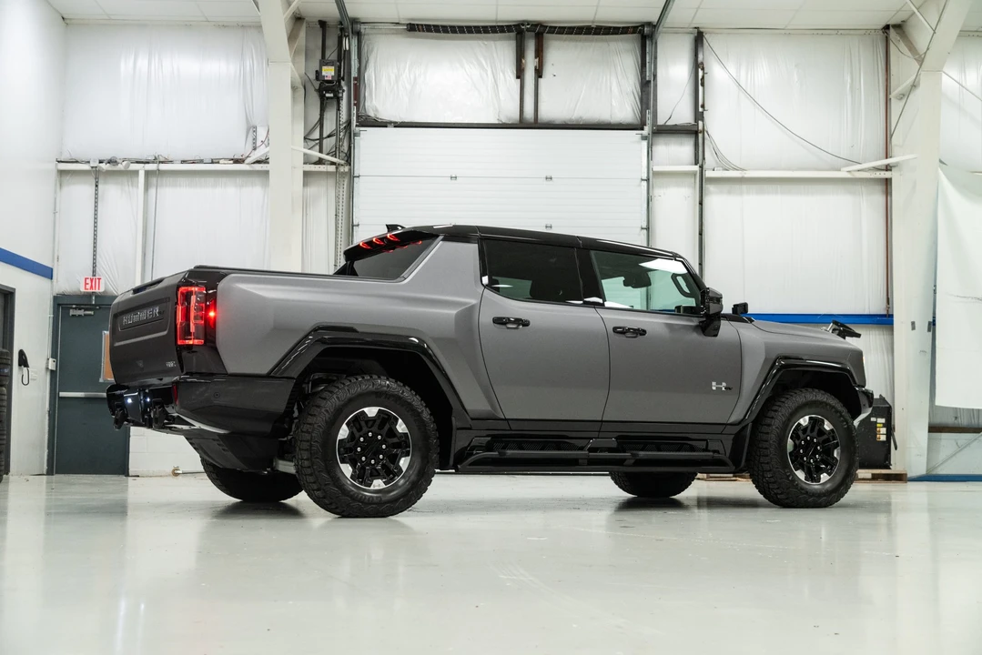 2022 GMC Hummer EV - Image 23 of 31