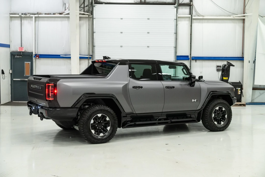 2022 GMC Hummer EV - Image 22 of 31