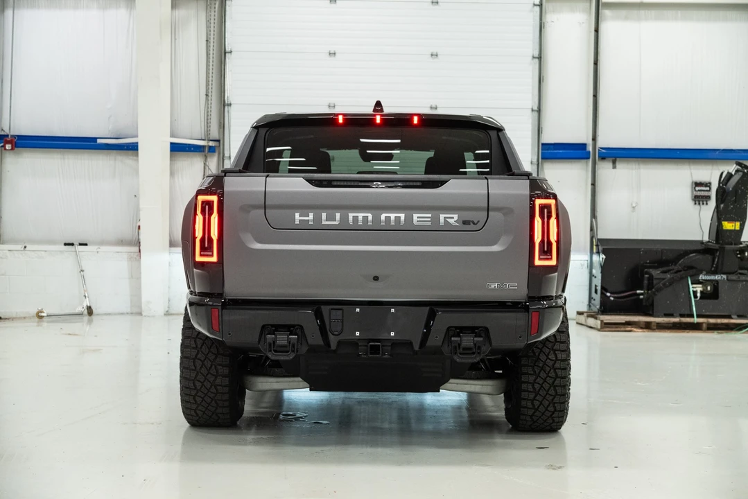2022 GMC Hummer EV - Image 24 of 31