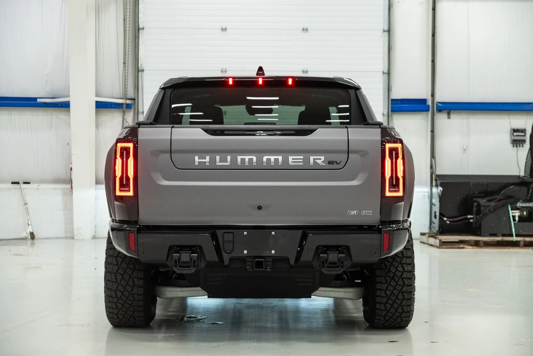 2022 GMC Hummer EV - Image 25 of 31