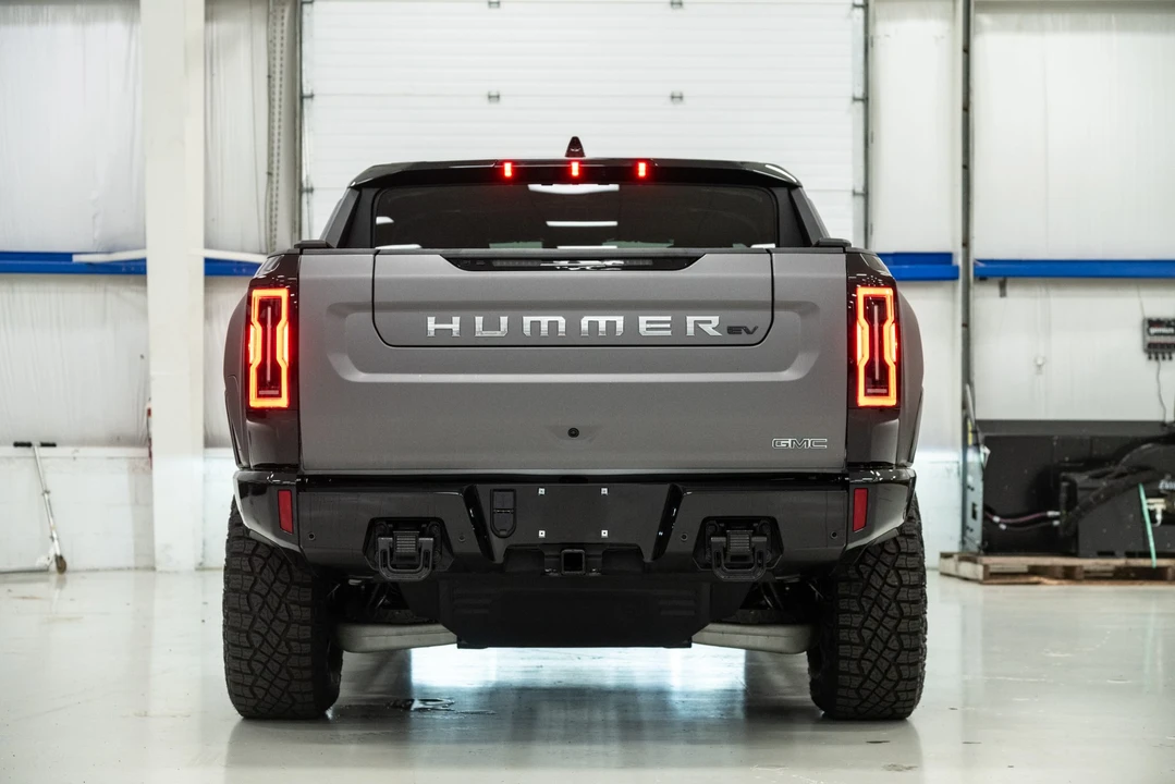 2022 GMC Hummer EV - Image 26 of 31