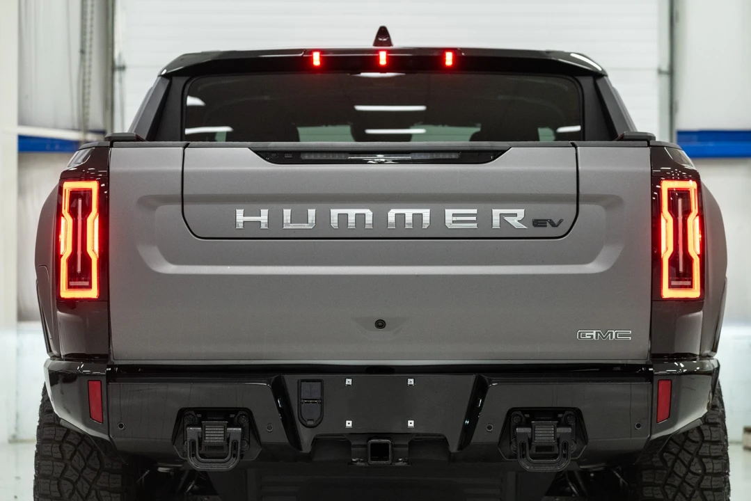 2022 GMC Hummer EV - Image 27 of 31