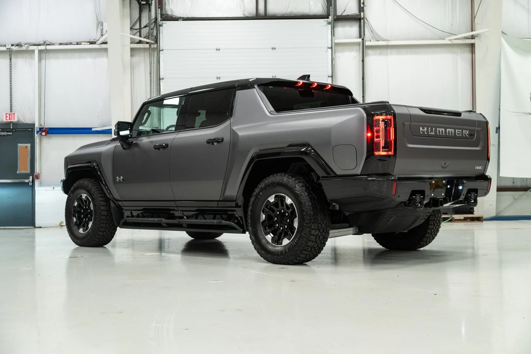 2022 GMC Hummer EV - Image 30 of 31
