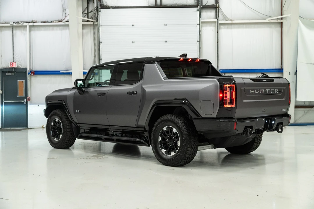 2022 GMC Hummer EV - Image 29 of 31
