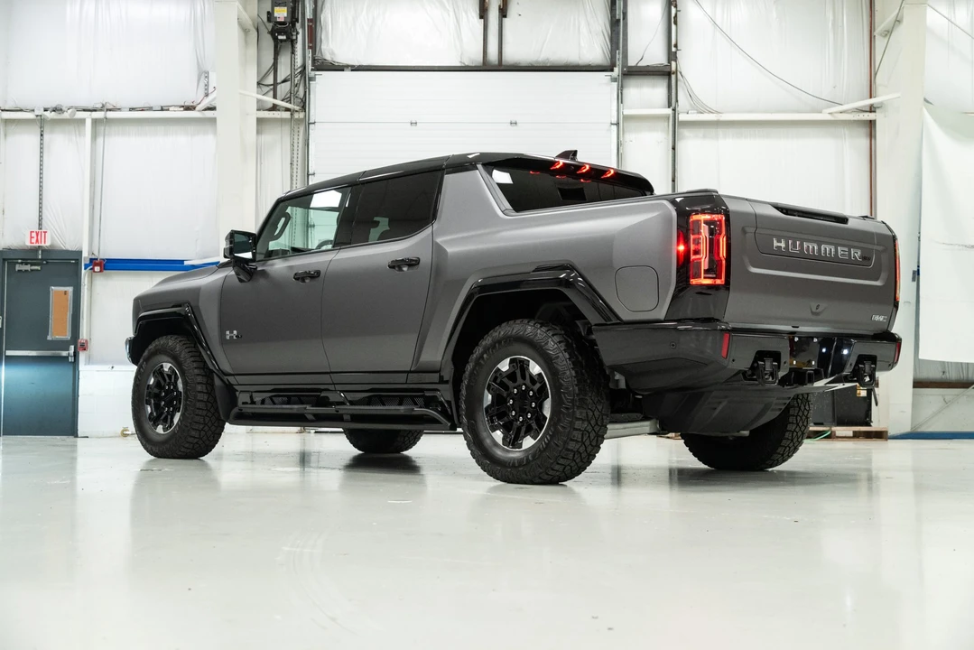 2022 GMC Hummer EV - Image 28 of 31