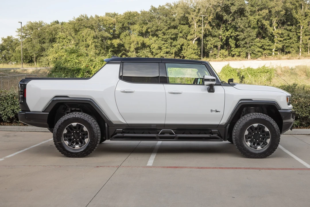 2022 GMC Hummer EV - Image 6 of 31