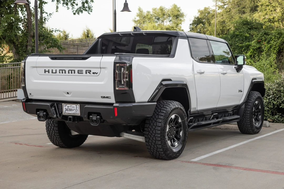 2022 GMC Hummer EV - Image 7 of 31