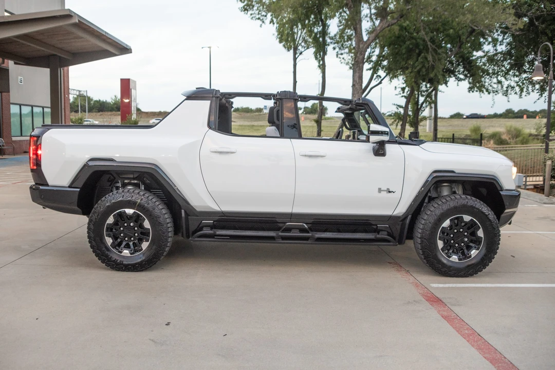 2022 GMC Hummer EV - Image 5 of 31