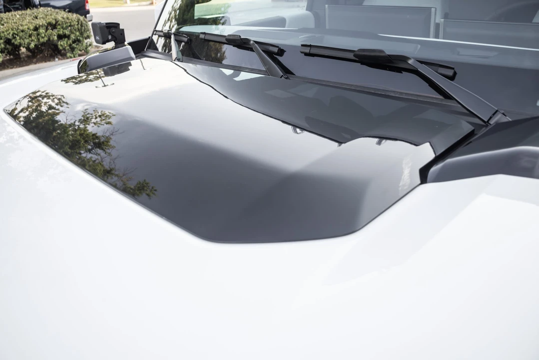 2022 GMC Hummer EV - Image 24 of 31