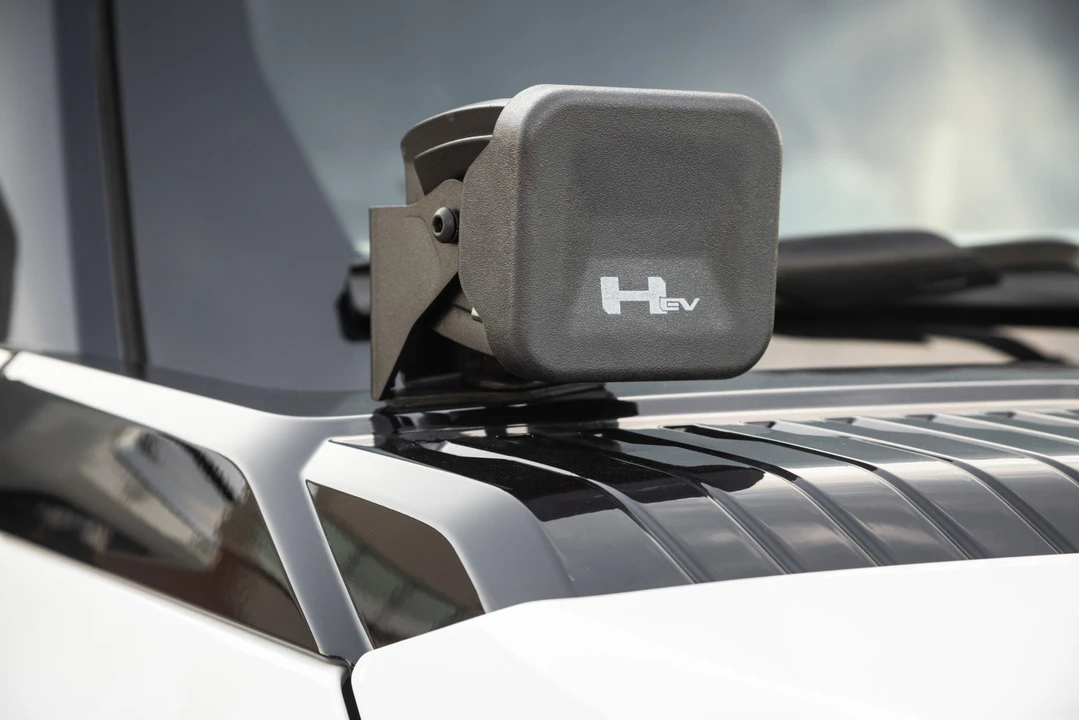 2022 GMC Hummer EV - Image 25 of 31