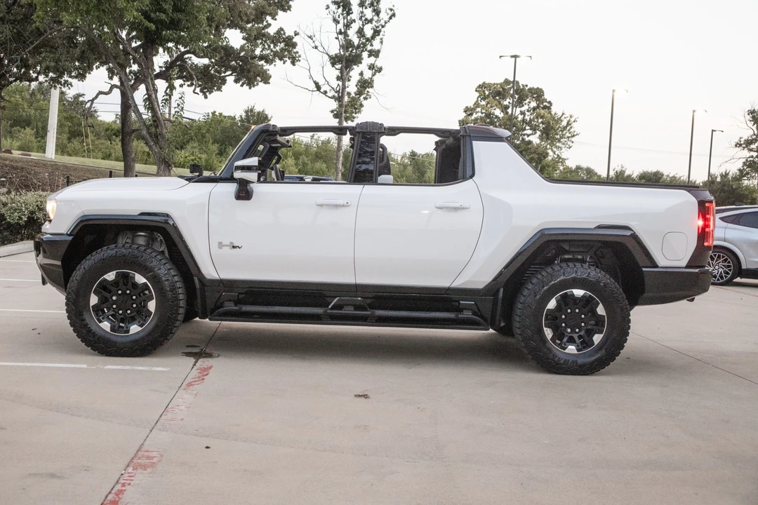 2022 GMC Hummer EV - Image 10 of 31