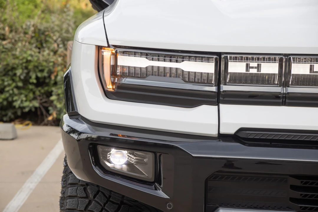 2022 GMC Hummer EV - Image 14 of 31