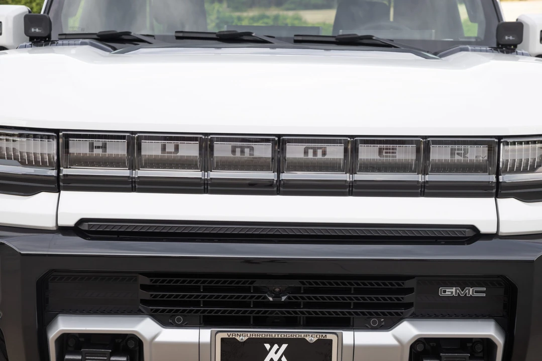 2022 GMC Hummer EV - Image 16 of 31