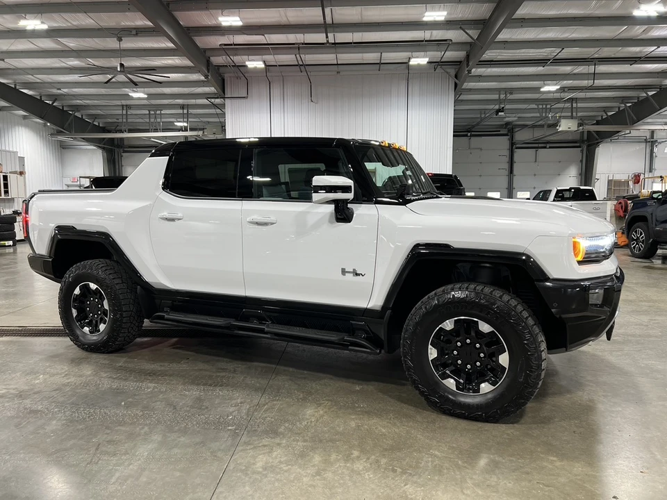 2022 GMC Hummer EV - Image 20 of 31