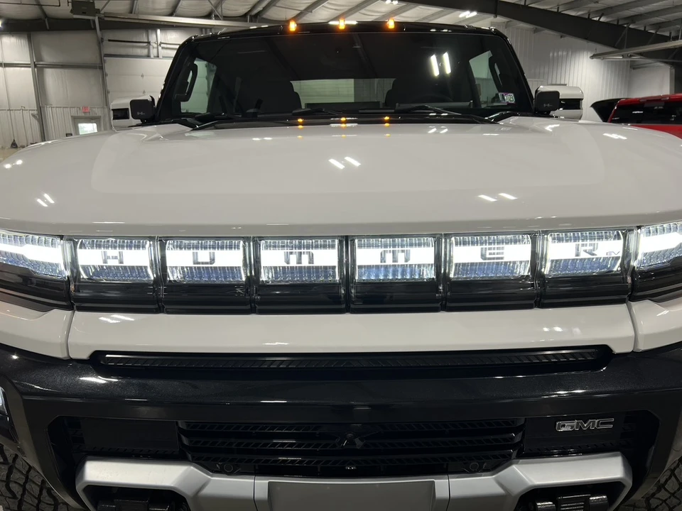 2022 GMC Hummer EV - Image 25 of 31