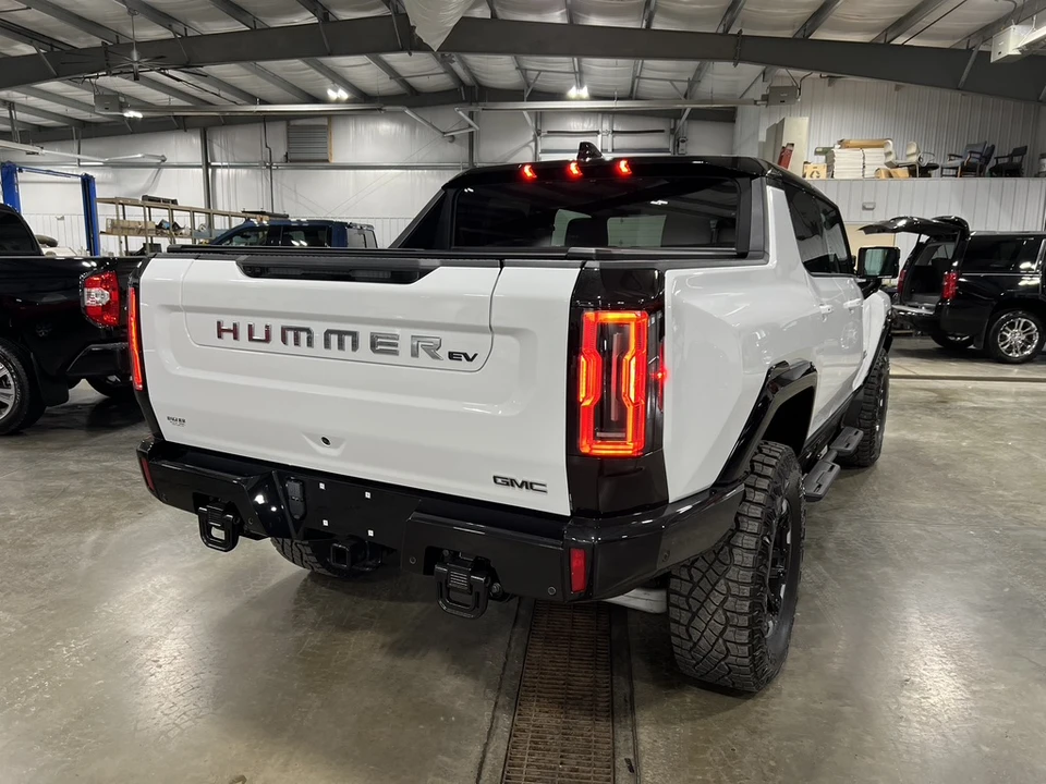2022 GMC Hummer EV - Image 13 of 31