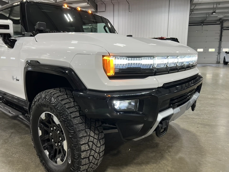 2022 GMC Hummer EV - Image 26 of 31