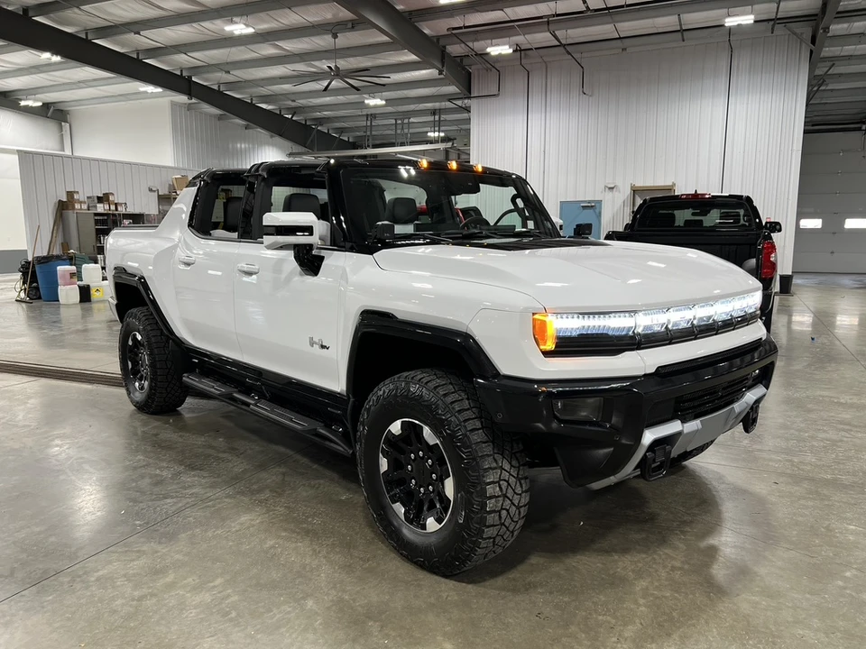 2022 GMC Hummer EV - Image 19 of 31