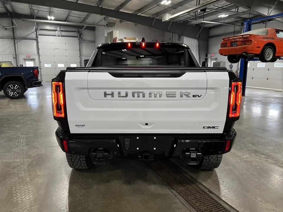 2022 GMC Hummer EV - Image 12 of 31