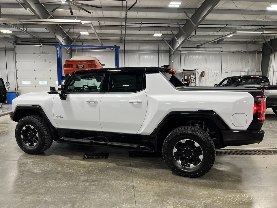 2022 GMC Hummer EV - Image 8 of 31