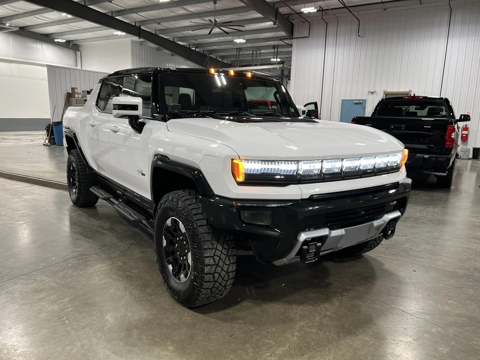 2022 GMC Hummer EV - Image 23 of 31