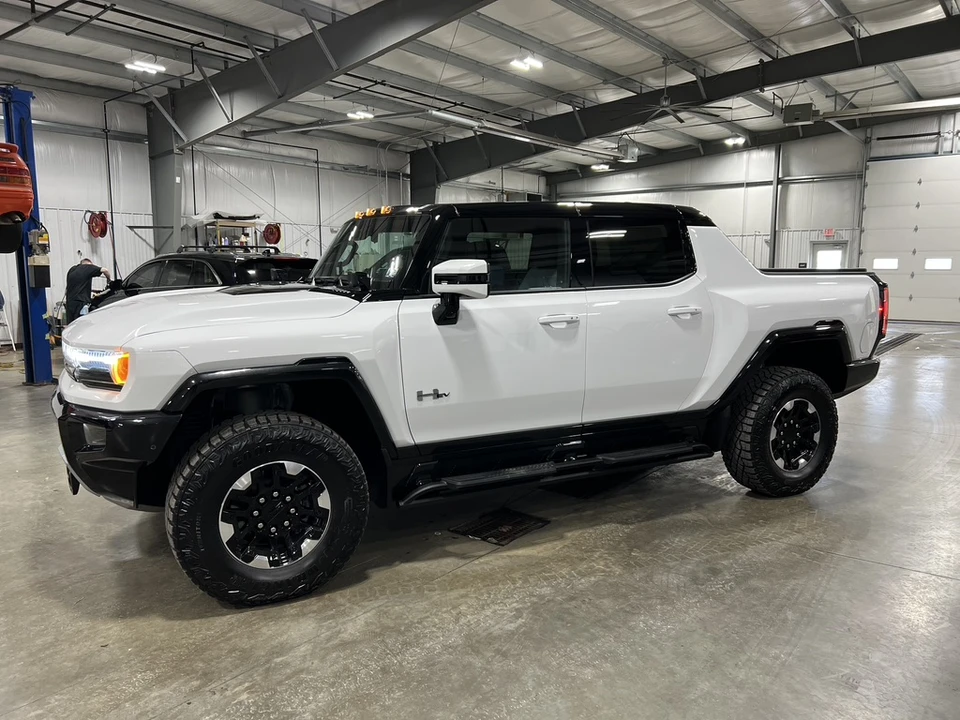 2022 GMC Hummer EV - Image 7 of 31