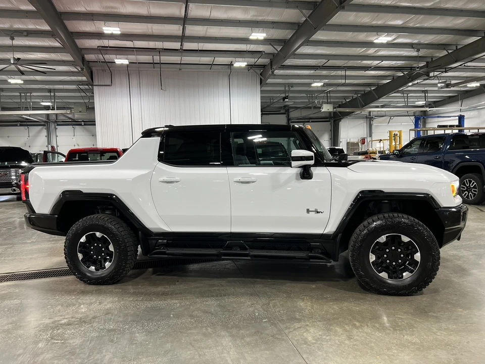 2022 GMC Hummer EV - Image 18 of 31