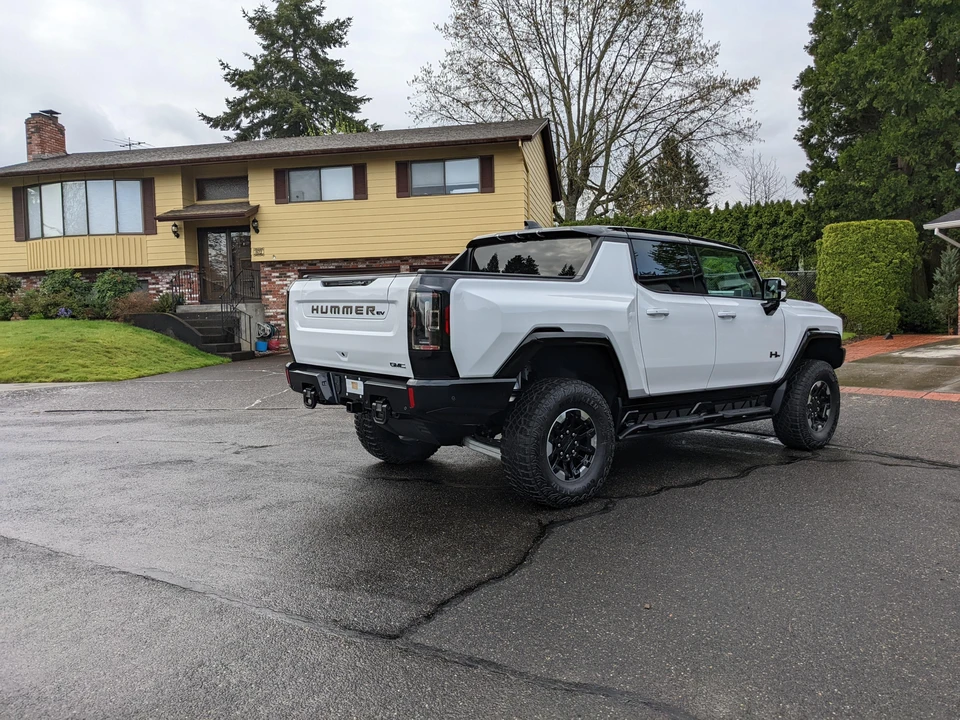 2022 GMC Hummer EV - Image 8 of 9