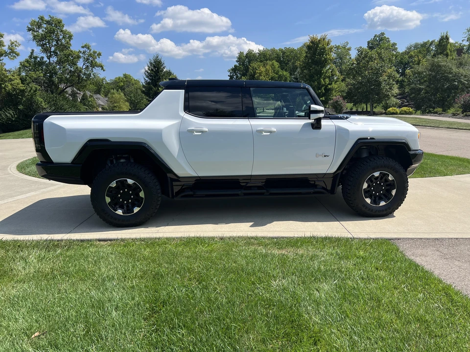 2022 GMC Hummer EV - Image 13 of 28